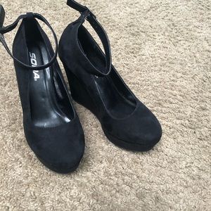 Soda Platform Mary Jane Pumps
